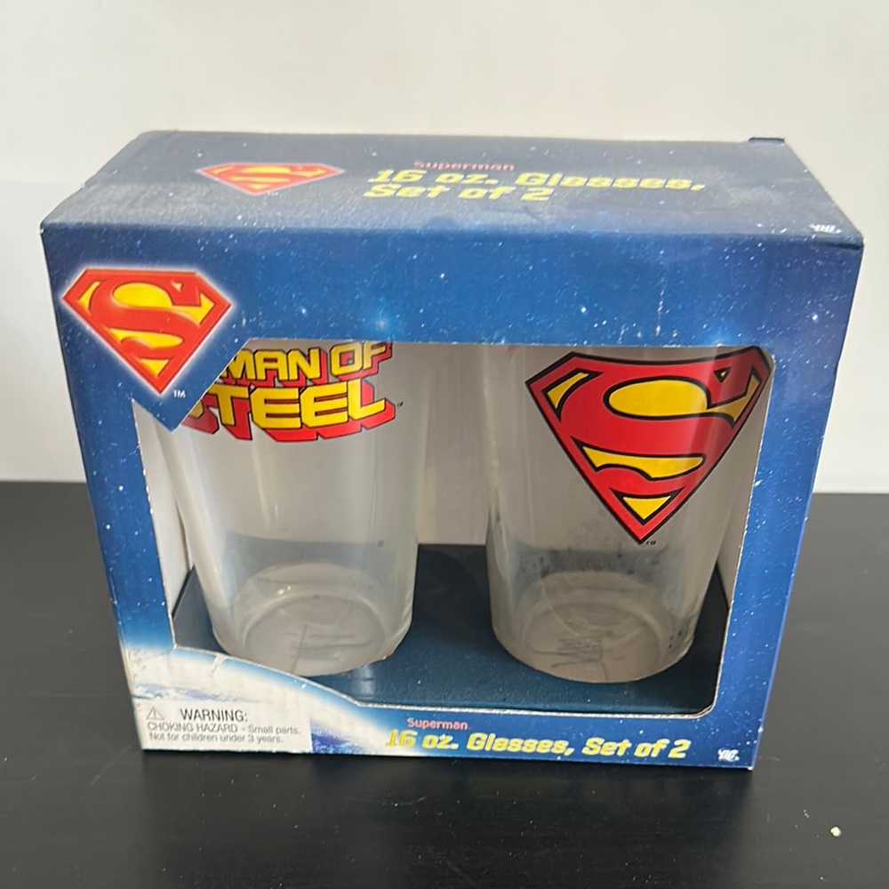 Superman 16 oz Glasses Set of 2